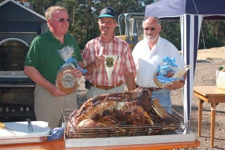 kleine Feier bei den Aarfalken mit gebackenem Wildschwein!!